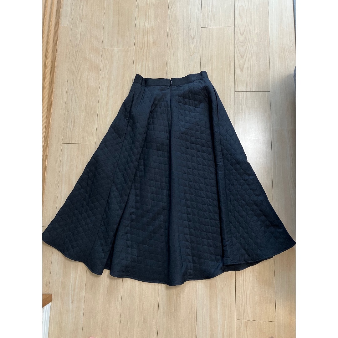 M-premier(エムプルミエ)のエムプルミエブラック　キルティングスカート レディースのスカート(ロングスカート)の商品写真