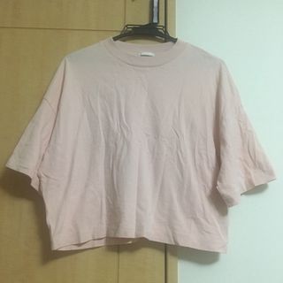 ジーユー(GU)のピンク　クロップドTシャツ(Tシャツ(半袖/袖なし))