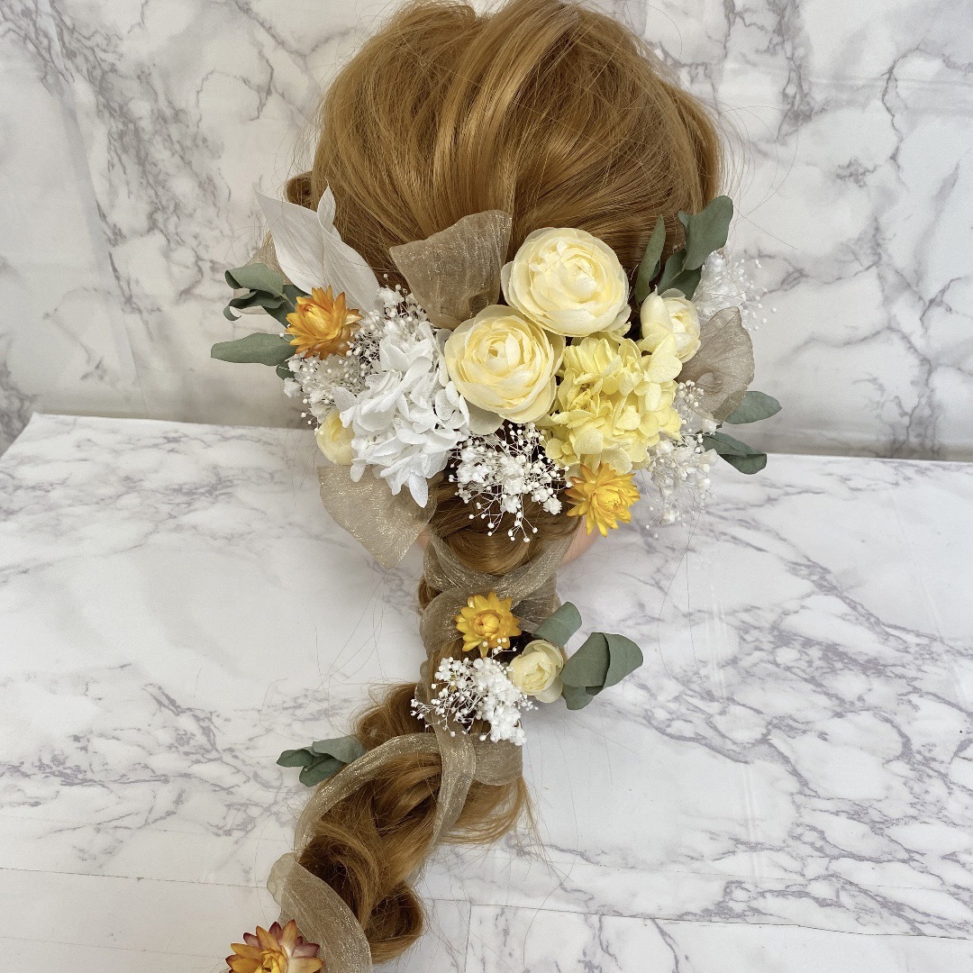 髪飾り 結婚式 成人式 卒業式 黄色花 ラナンキュラス リボン ハンドメイドのアクセサリー(ヘアアクセサリー)の商品写真