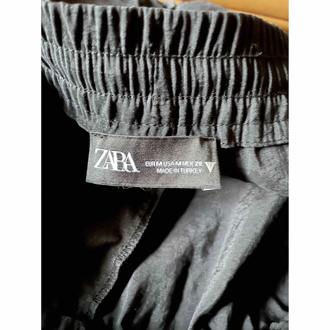 ZARA(ザラ)のZARA ザラ 今期 2023ドロスト クロップド丈フレアーパンツ 黒 ブラック レディースのパンツ(カジュアルパンツ)の商品写真