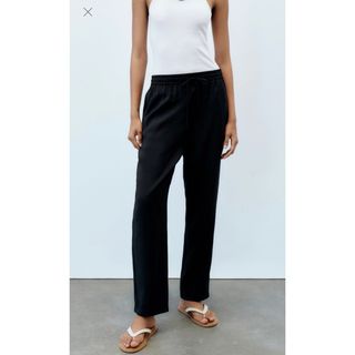 ザラ(ZARA)のZARA ザラ 今期 2023ドロスト クロップド丈フレアーパンツ 黒 ブラック(カジュアルパンツ)