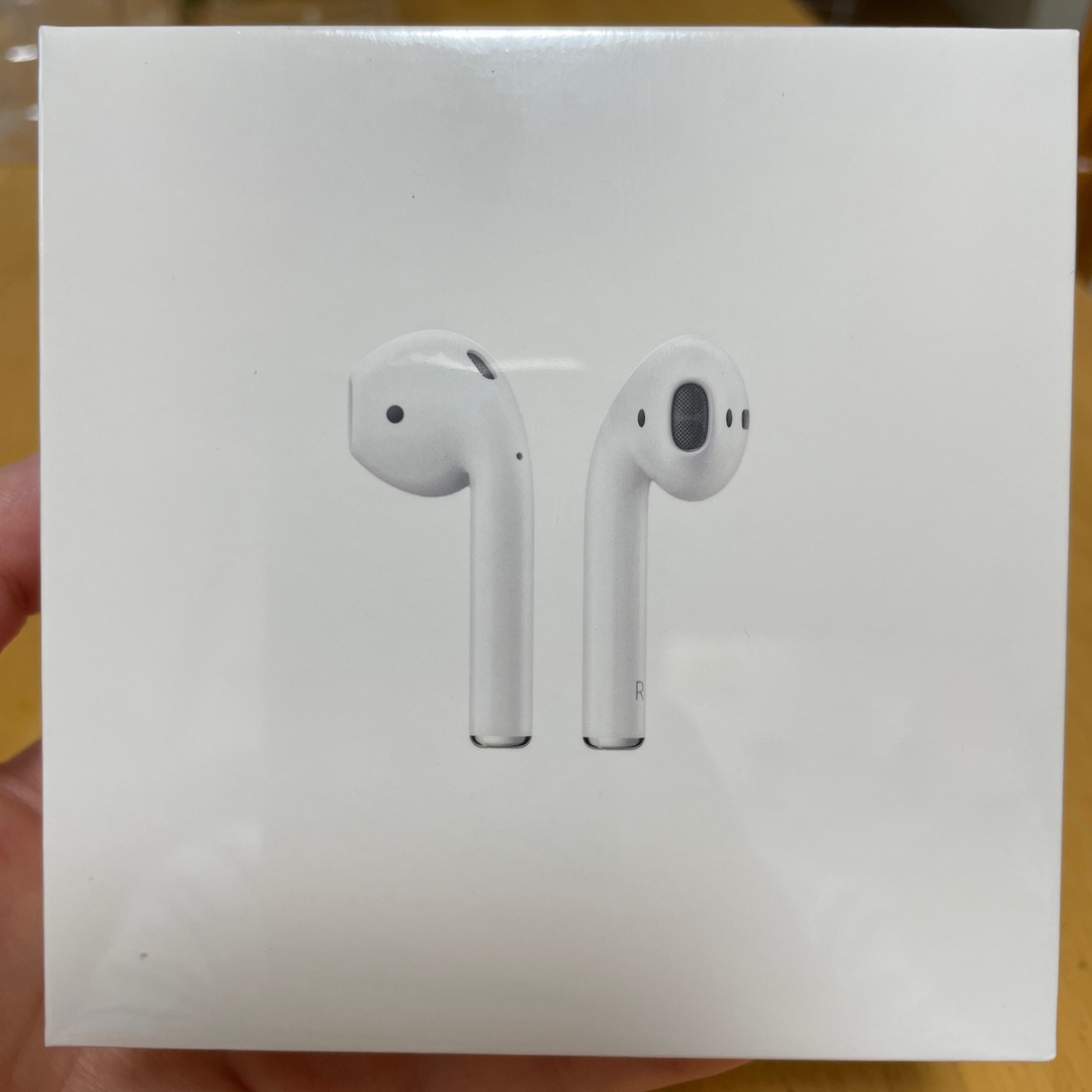 Apple  AirPods with Charging Case MV7N2J