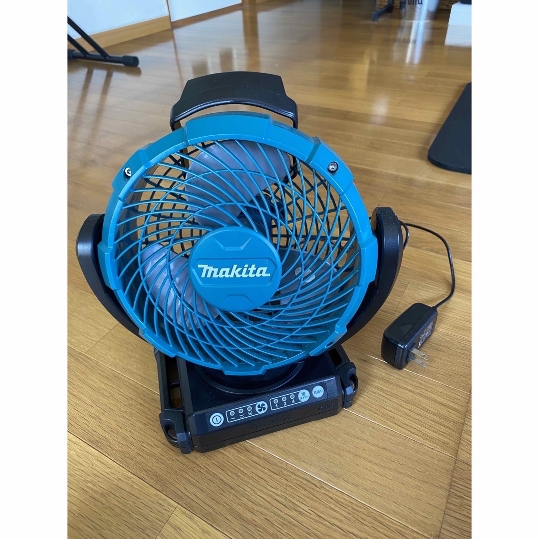Makita(マキタ)のMakita 扇風機 スマホ/家電/カメラの冷暖房/空調(扇風機)の商品写真