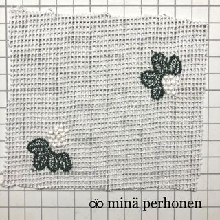 ミナペルホネン(mina perhonen)のミナペルホネン　mina perhonen ★ light berry 大粒♡(生地/糸)