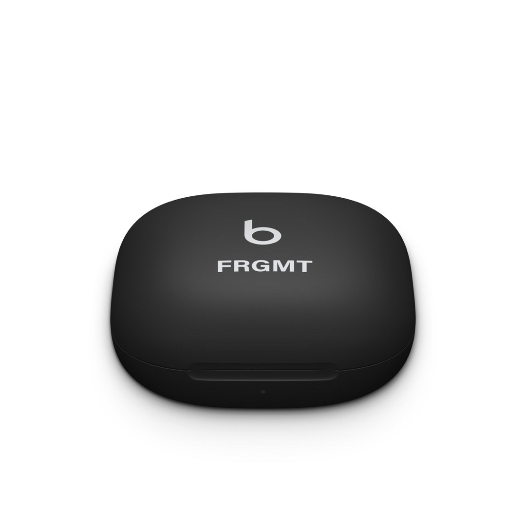 FRAGMENT(フラグメント)の Beats Fit Pro Fragment Design ブラック  スマホ/家電/カメラのオーディオ機器(ヘッドフォン/イヤフォン)の商品写真