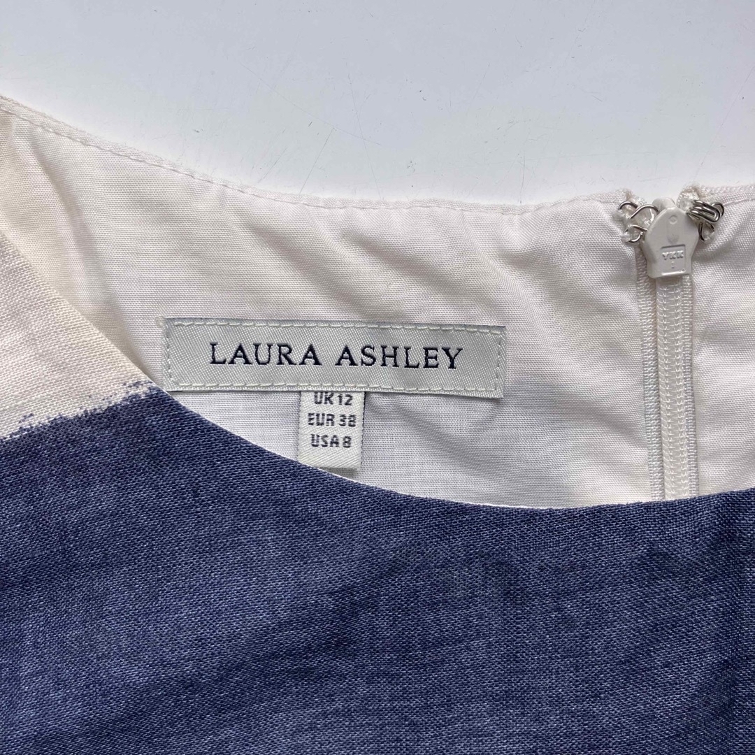 LAURA ASHLEY(ローラアシュレイ)のused  LAURA ASHLEY  麻素材の滲みボーダーがレトロなワンピース レディースのワンピース(ひざ丈ワンピース)の商品写真