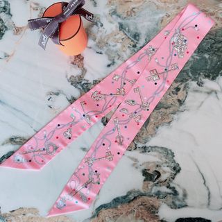 Hermes - 未使用 エルメスHERMES ツイリー レクレアポア ピンク 鍵の