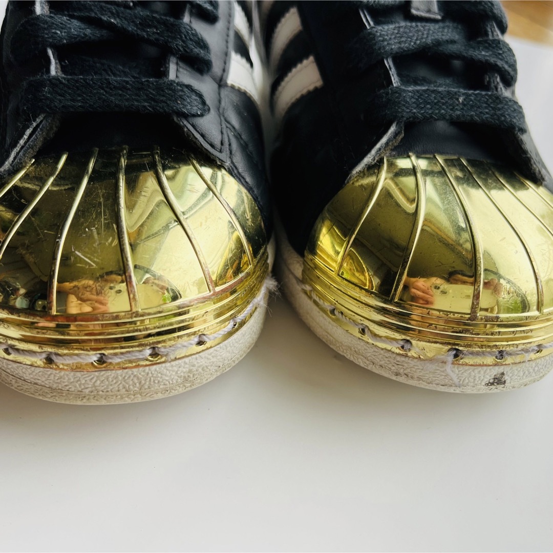 Originals（adidas）(オリジナルス)のアディダス オリジナルス  スーパースター メタル トゥー　ゴールド レディースの靴/シューズ(スニーカー)の商品写真