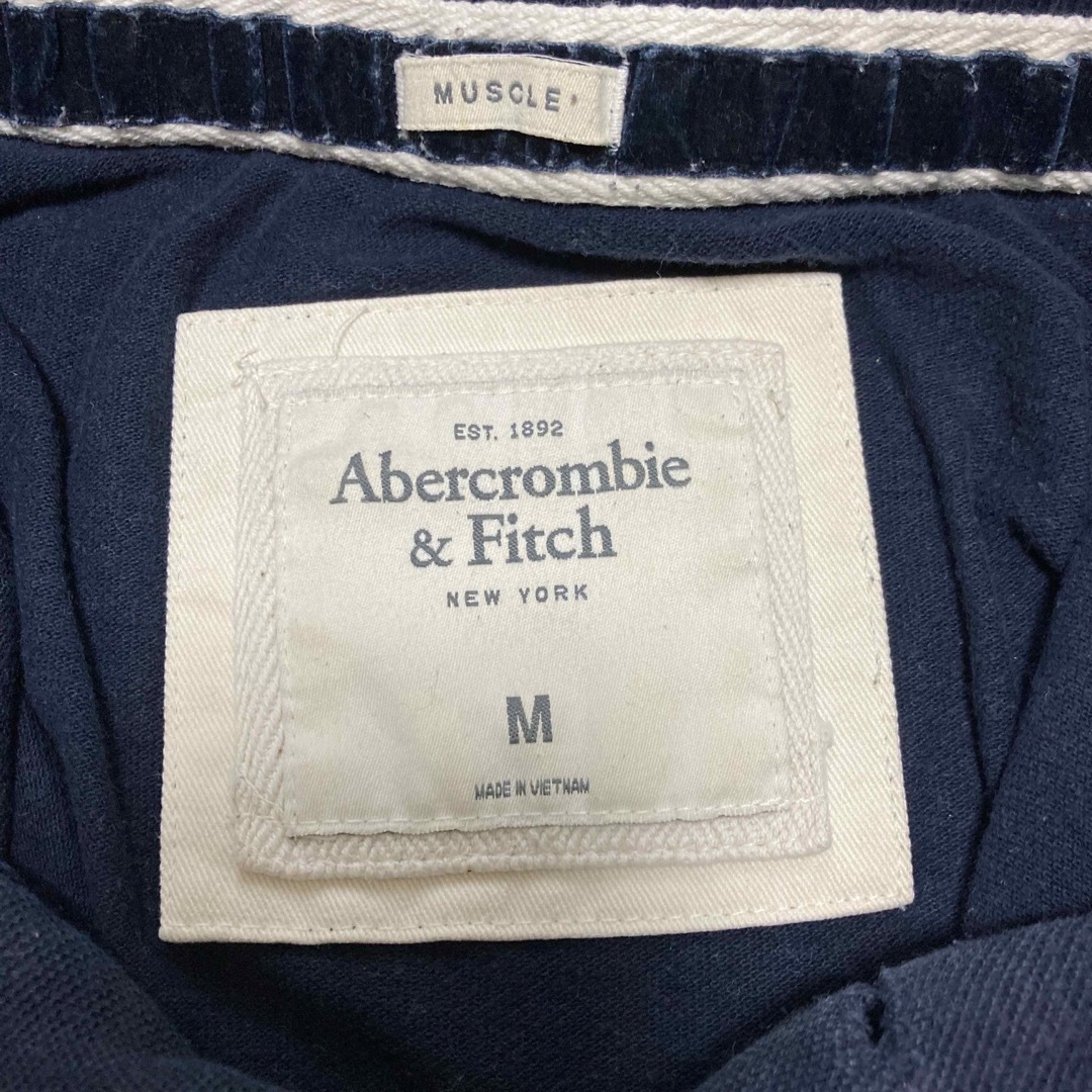 Abercrombie&Fitch(アバクロンビーアンドフィッチ)のアバクロ半袖ポロシャツ　ブラック×ホワイト メンズのトップス(ポロシャツ)の商品写真