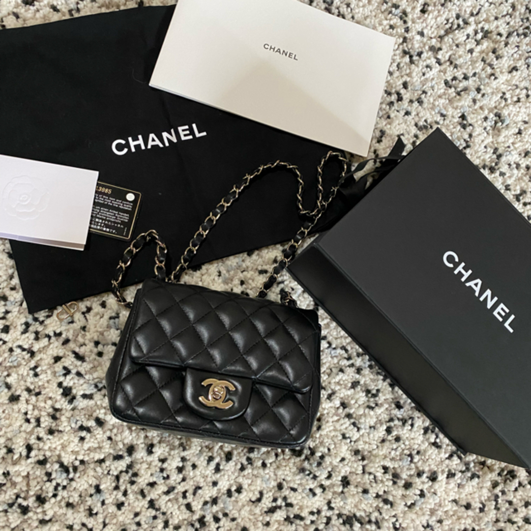 CHANEL(シャネル)のあやか様専用CHANEL ミニマトラッセ チェーンバッグ シルバー レディースのバッグ(ショルダーバッグ)の商品写真