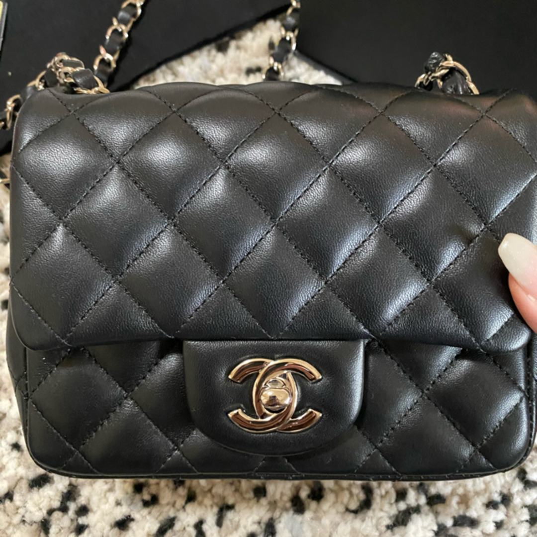 CHANEL(シャネル)のあやか様専用CHANEL ミニマトラッセ チェーンバッグ シルバー レディースのバッグ(ショルダーバッグ)の商品写真