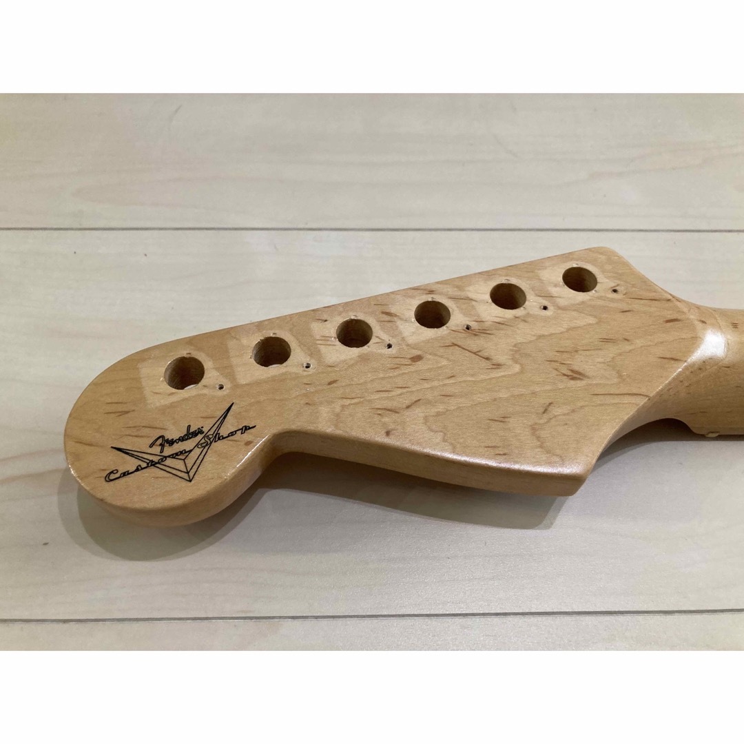ストラト用ネック fenderロゴ custom shopロゴ付き 楽器のギター(パーツ)の商品写真