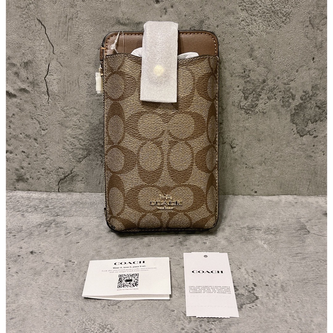 COACH(コーチ)の新品 COACH コーチ スマホショルダー クロスボディ カーキ シグネチャー スマホ/家電/カメラのスマホアクセサリー(iPhoneケース)の商品写真