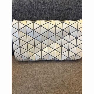 イッセイミヤケ ISSEY MIYAKE バオバオクラッチ BAOBAO(バオバオ) クラッチバッグ PVC シルバー×ブラック