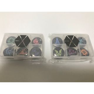 エクソ(EXO)のEXO-K EXO-M ケース付き缶バッジ SMTOWN グッズ 新品未開封(アイドルグッズ)