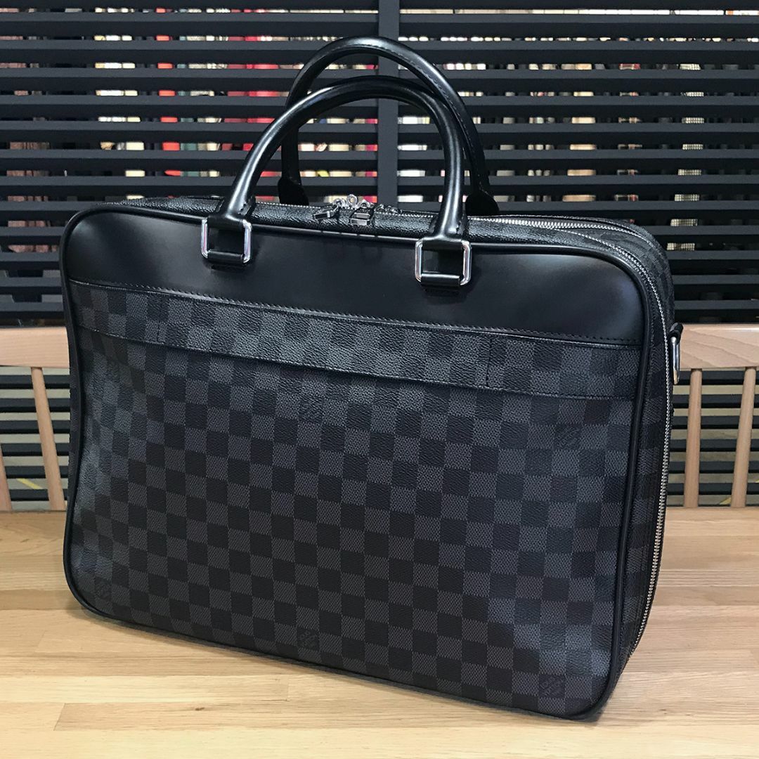 LOUIS VUITTON(ルイヴィトン)のかっつーん様の 超美品 ルイヴィトン ダミエグラフィット オーバーナイト ビジネ メンズのバッグ(ビジネスバッグ)の商品写真