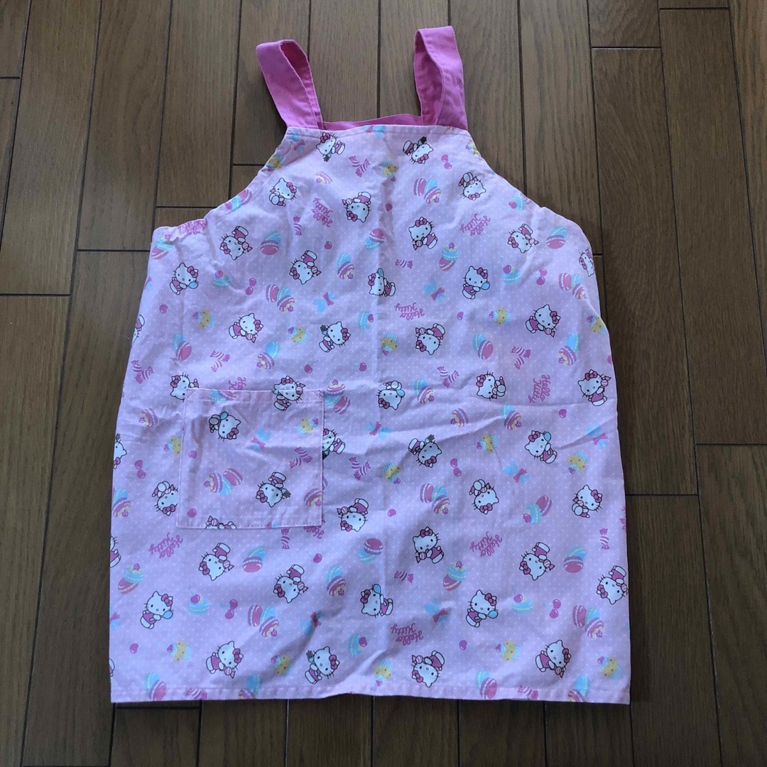 サンリオ(サンリオ)のハローキティ　エプロン　120 キッズ/ベビー/マタニティのキッズ服女の子用(90cm~)(その他)の商品写真