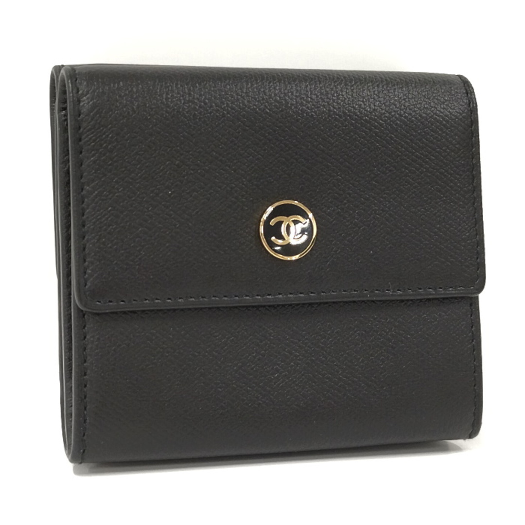 CHANEL - CHANEL Wホック 二つ折り財布 ココボタン レザー CHANEL - CHANEL Wホック 二つ折り財布 ココボタン レザー