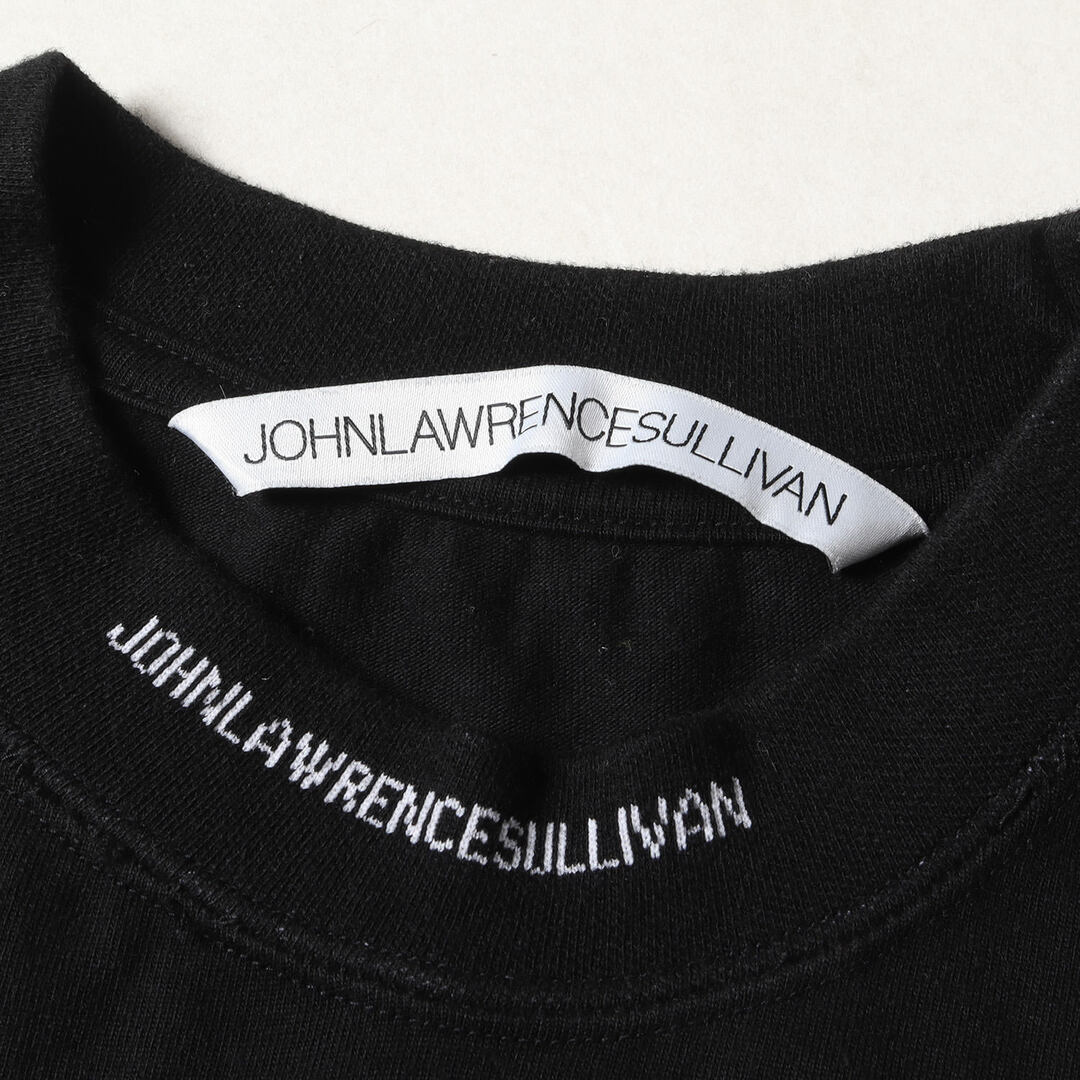 JOHN LAWRENCE SULLIVAN(ジョンローレンスサリバン)のJOHN LAWRENCE SULLIVAN ジョンローレンスサリバン Tシャツ サイズ:X ロゴジャガード スタンドリブ モックネック Tシャツ 5D017-0118-25 ブラック 黒 日本製 トップス カットソー 半袖  【メンズ】【中古】 メンズのトップス(Tシャツ/カットソー(半袖/袖なし))の商品写真