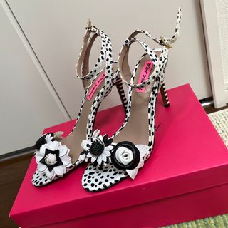 ベッツィジョンソン(BETSEY JOHNSON)の新品　サンダル　(サンダル)