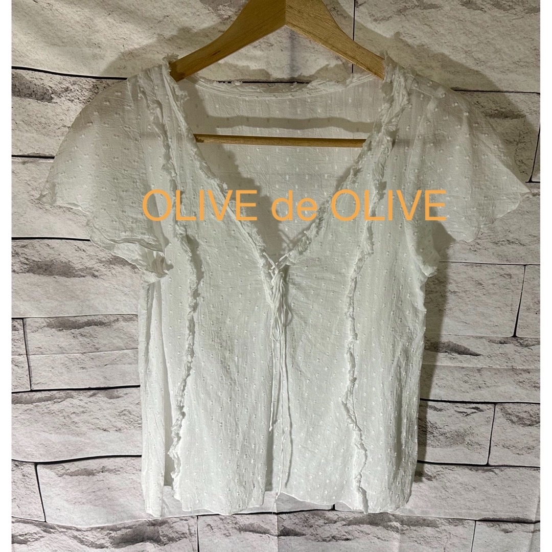 【OLIVE de OLIVE】水玉　ブラウス　トップス　ホワイト レディースのトップス(シャツ/ブラウス(半袖/袖なし))の商品写真