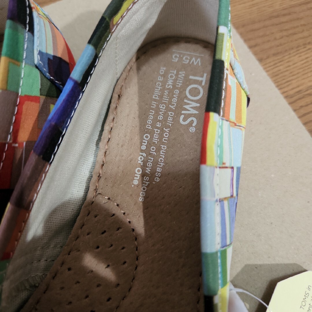 TOMS(トムズ)のhide様専用　【新品】　TOMS　トムス　キッズ靴　22.5cm　スリッポン キッズ/ベビー/マタニティのキッズ靴/シューズ(15cm~)(スリッポン)の商品写真