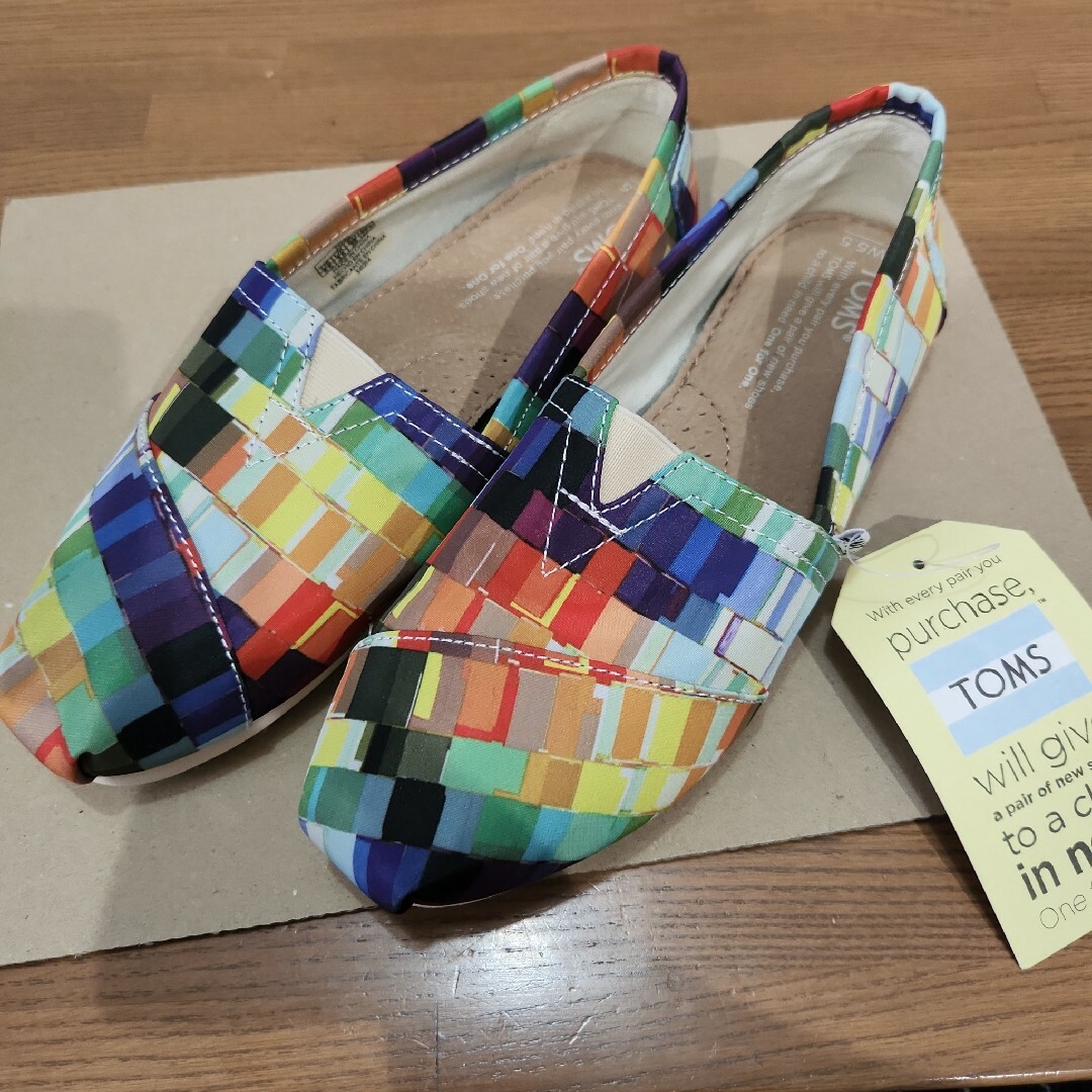 TOMS(トムズ)のhide様専用　【新品】　TOMS　トムス　キッズ靴　22.5cm　スリッポン キッズ/ベビー/マタニティのキッズ靴/シューズ(15cm~)(スリッポン)の商品写真