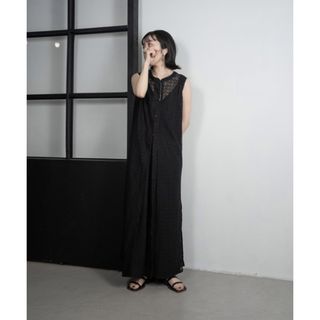 ラウジー(lawgy)の美品　lawgy sheer lace gilet black ラウジー　人気(ベスト/ジレ)