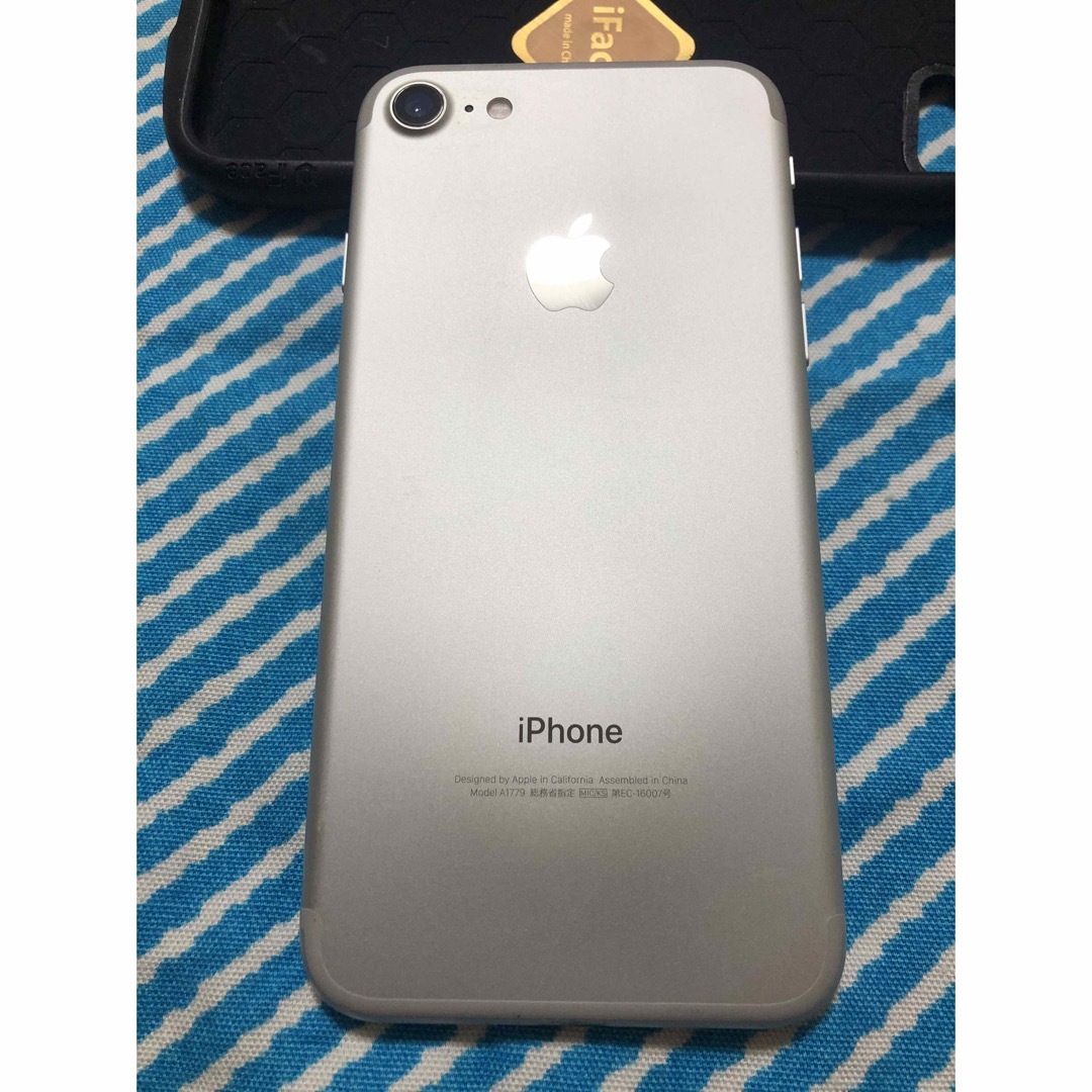 iPhone - iPhone 7 Silver 32 GB SIMフリーの通販 by R2-D2｜アイ ...