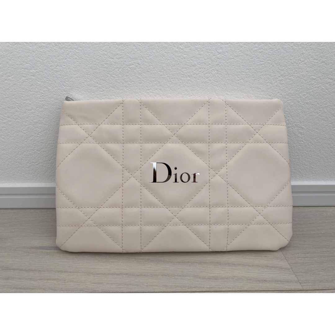 Dior 【Dior】ディオール ノベルティポーチ ホワイト 【新品未使用】の通販 by 半熟たまちゃん's shop｜ディオールならラクマ