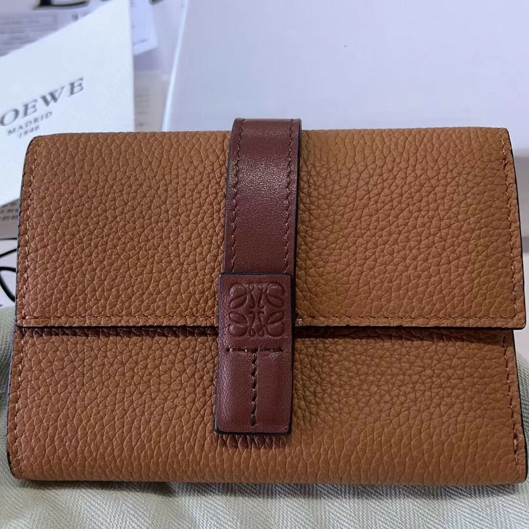 LOEWE 財布　トライフォールドウォレット