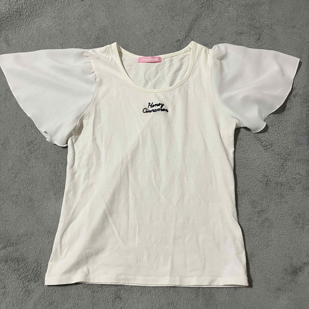 Honey Cinnamon(ハニーシナモン)のHoney Cinnamon 白　ロゴTシャツ レディースのトップス(Tシャツ(半袖/袖なし))の商品写真