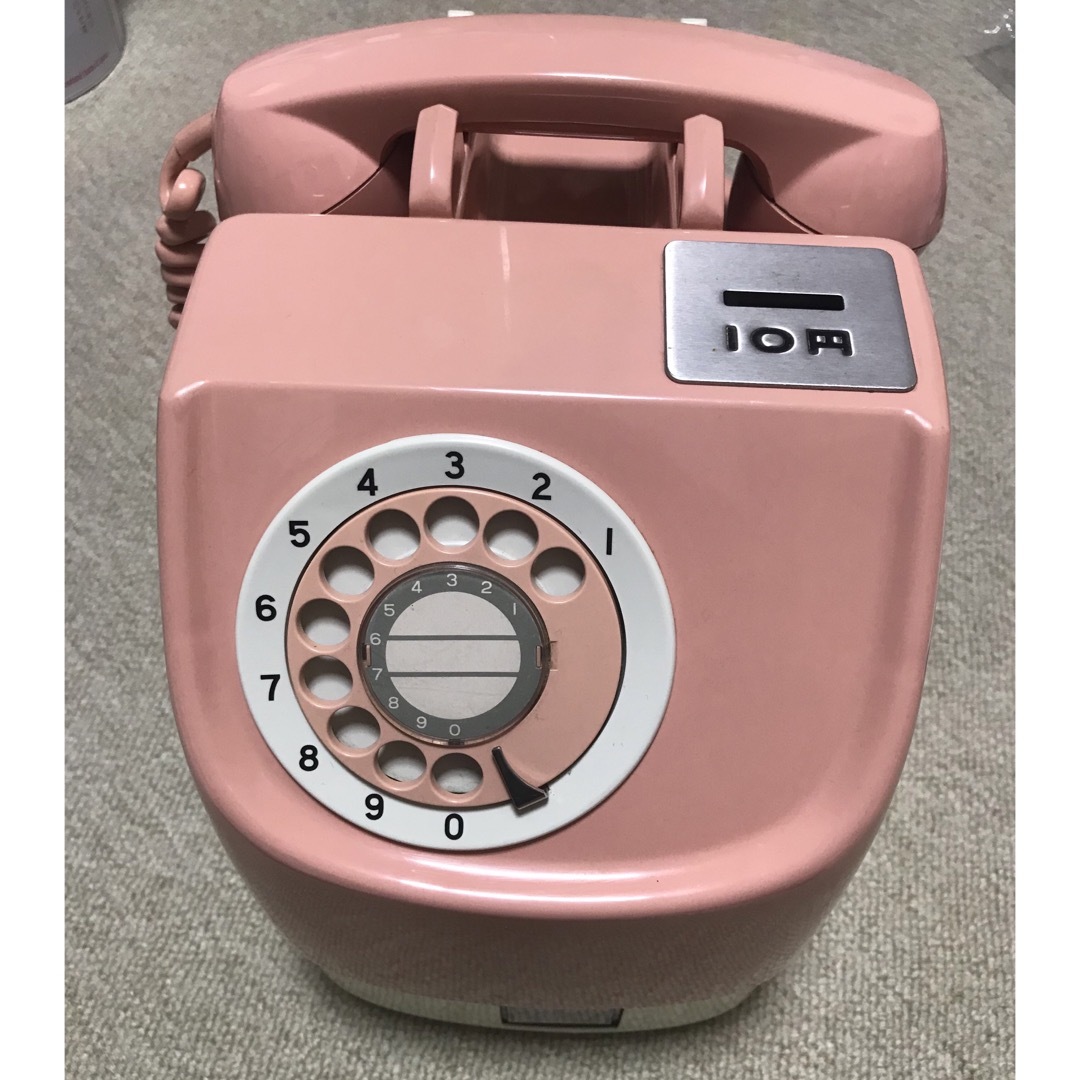 ピンクの電話　公衆電話