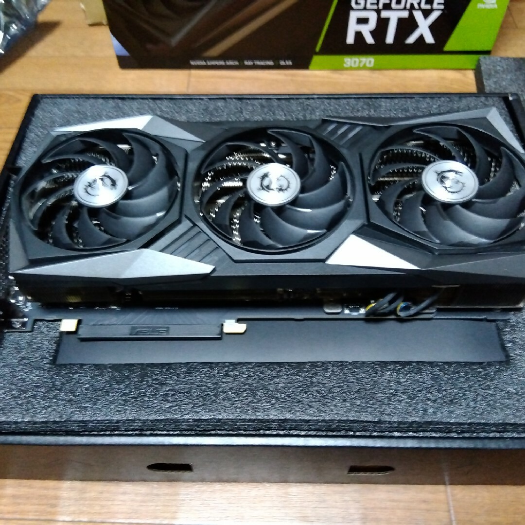 msi(エムエスアイ)のGeForce RTX 3070 GAMING TRIO PLUS 8G LHR スマホ/家電/カメラのPC/タブレット(PCパーツ)の商品写真