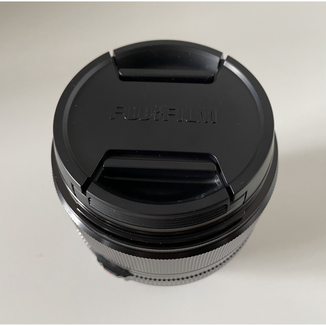 富士フイルム(フジフイルム)のFUJIFILM XF56mmF1.2 R WR Xマウント スマホ/家電/カメラのカメラ(レンズ(単焦点))の商品写真