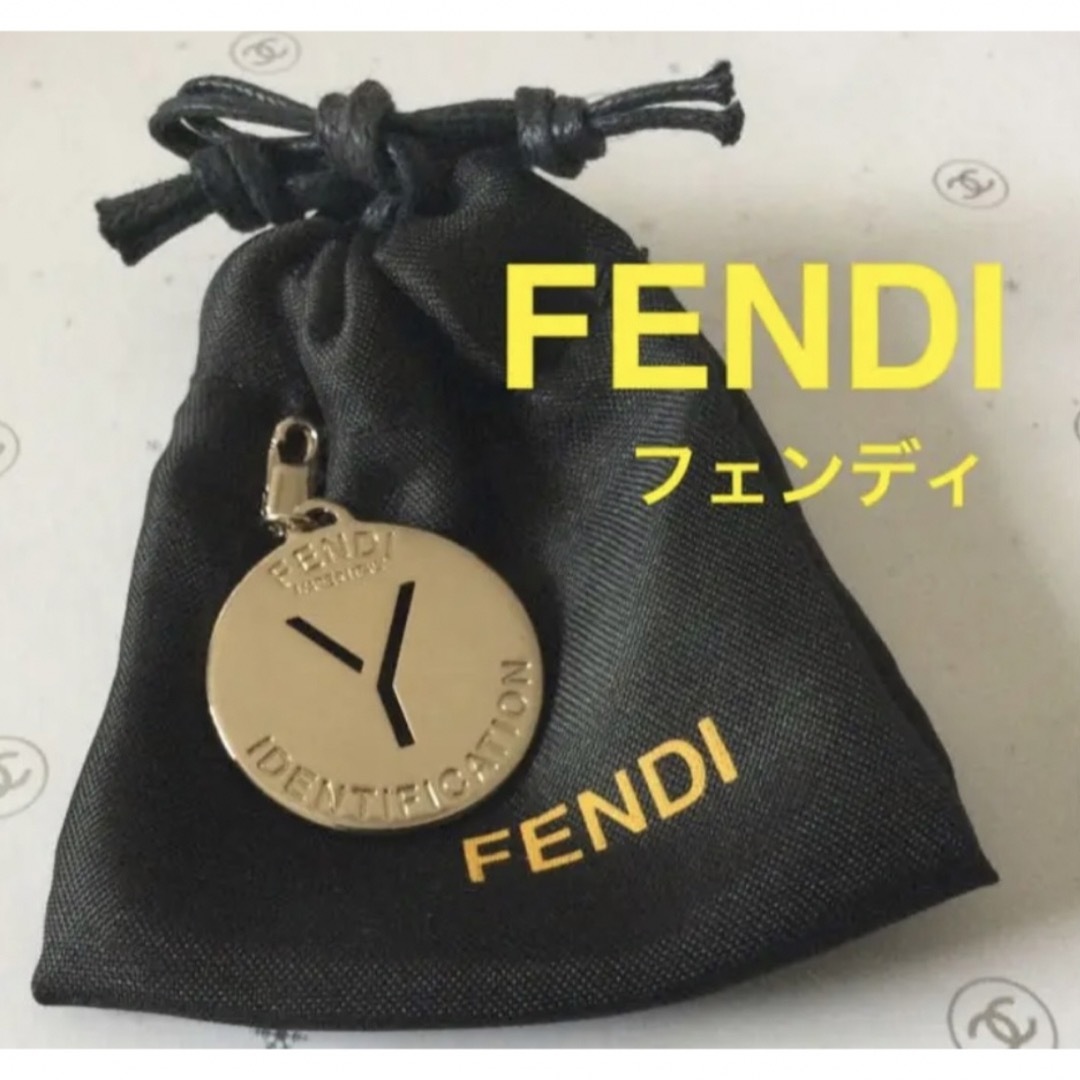 新品 FENDIフェンディ☆ペンダントトップ“Y” イニシャル チャームプレート