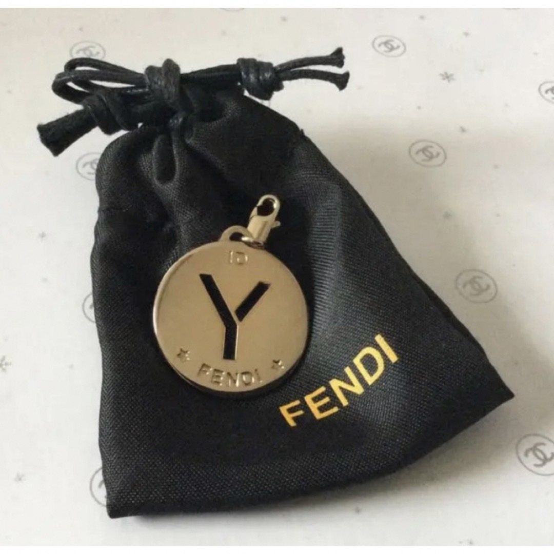 目立った汚れ等ありませんのでFENDI イニシャル　Y