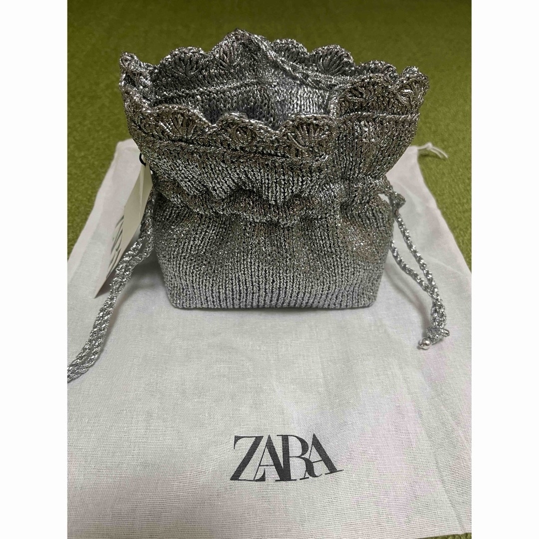 ZARA(ザラ)のZARA メタリックスレッド ミニ バケットバッグ レディースのバッグ(ショルダーバッグ)の商品写真