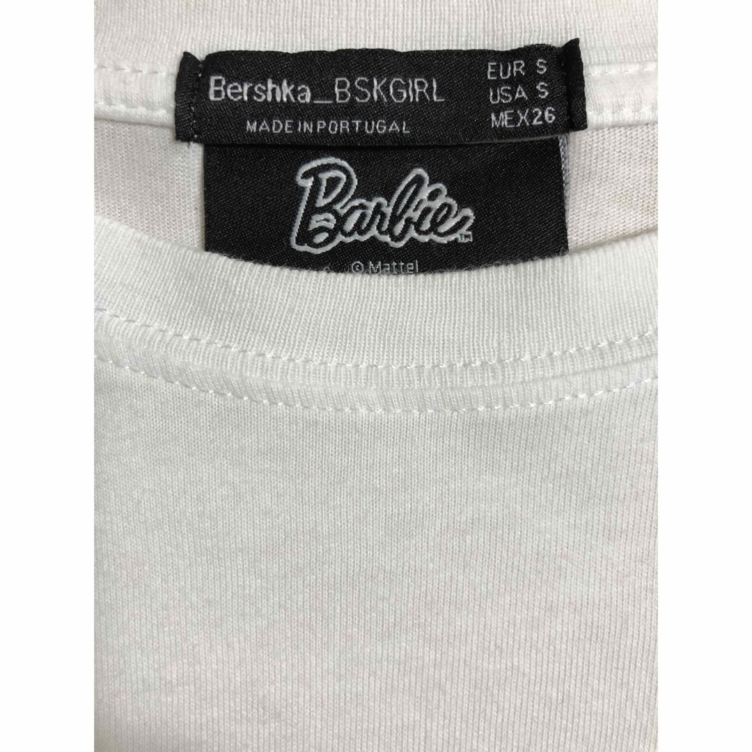 Bershka(ベルシュカ)のBershkaとバービーコラボ　Tシャツ　白 レディースのトップス(Tシャツ(半袖/袖なし))の商品写真