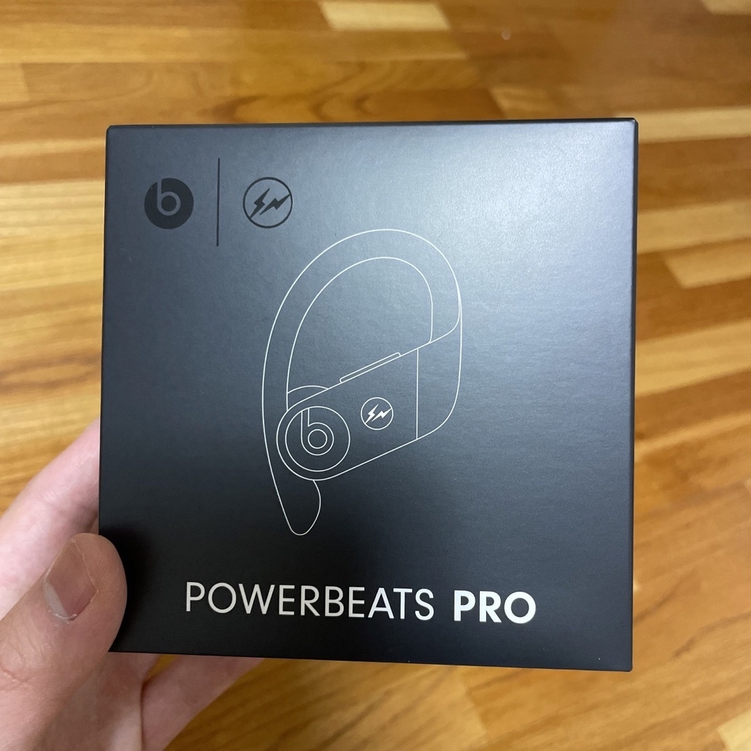 Beats by Dr Dre(ビーツバイドクタードレ)の美中古 Beats Fragment Design Powerbeats Pro スマホ/家電/カメラのオーディオ機器(ヘッドフォン/イヤフォン)の商品写真