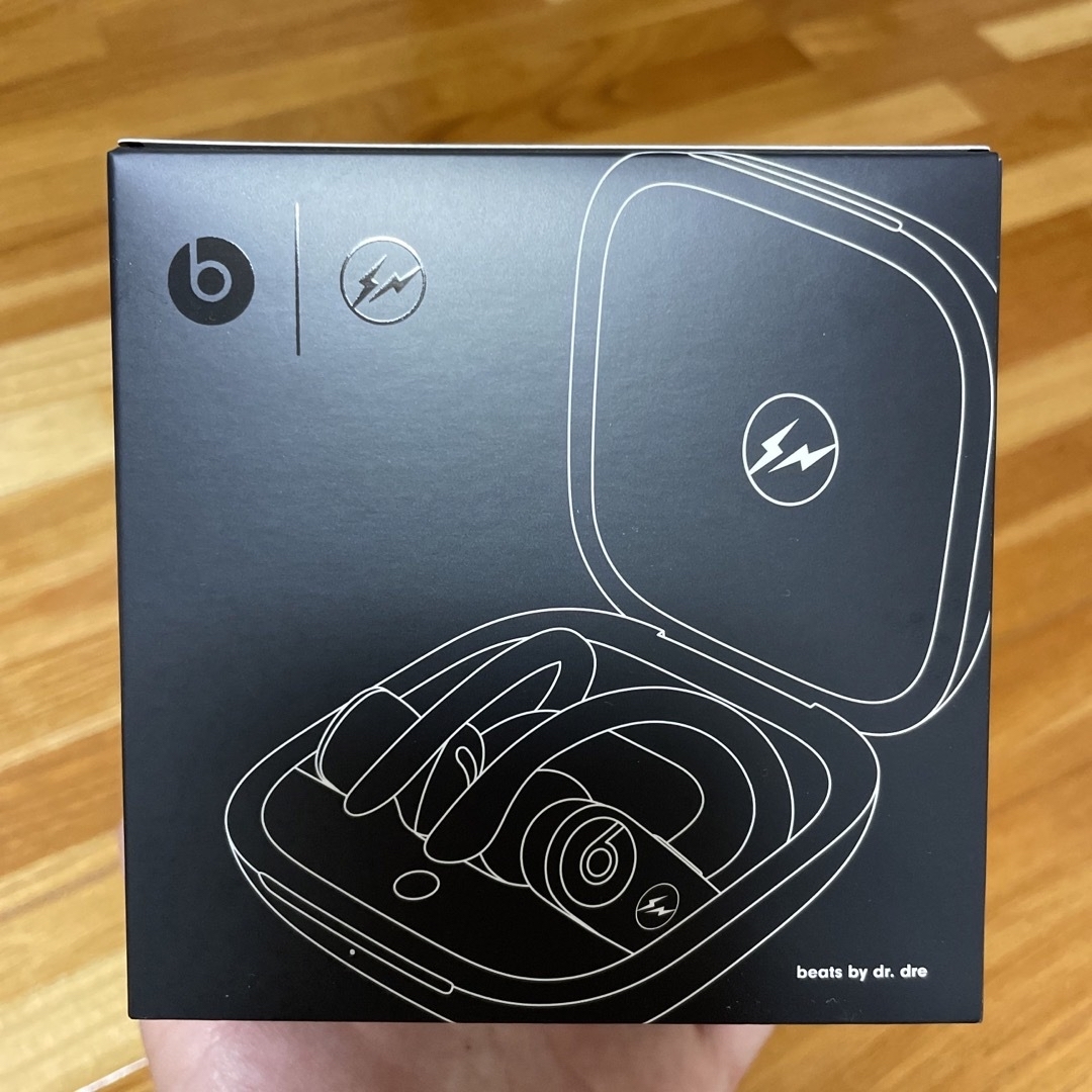 Beats by Dr Dre(ビーツバイドクタードレ)の美中古 Beats Fragment Design Powerbeats Pro スマホ/家電/カメラのオーディオ機器(ヘッドフォン/イヤフォン)の商品写真