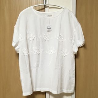 キャトルセゾン(quatre saisons)のiroha様専用　キャトルセゾン  フラワー刺繍フハクTシャツ　カットソー(Tシャツ(半袖/袖なし))