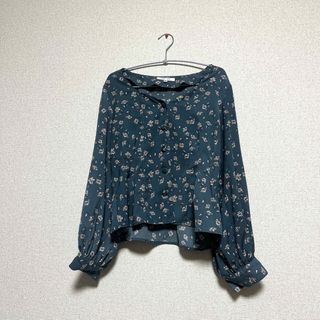 マウジー(moussy)のmoussy 花柄ブラウス(シャツ/ブラウス(長袖/七分))