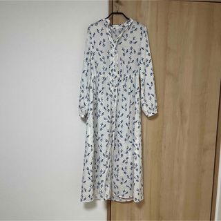 新品 未使用 ワンピース ワンピ 小花柄 小花柄ワンピ 夏服 夏ワンピ 23区