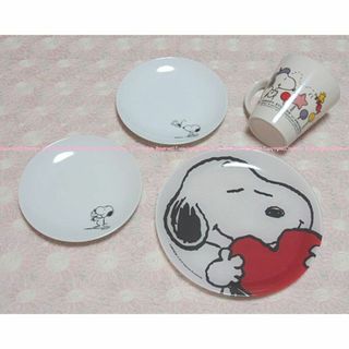 スヌーピー(SNOOPY)の未使用⭐️SNOOPY 箱付 スヌーピーのマグカップ＆プレート 4点セット(グラス/カップ)