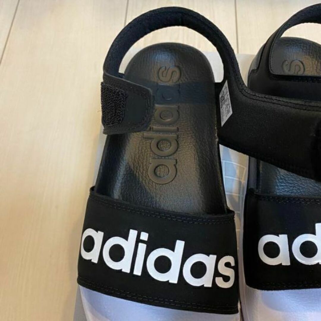 adidas(アディダス)の【新品！】23.5cm アディダス　カジュアルサンダル【送料無料！】 レディースの靴/シューズ(ビーチサンダル)の商品写真