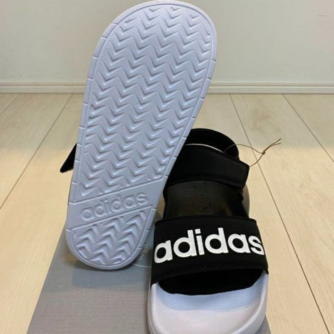 adidas(アディダス)の【新品！】23.5cm アディダス　カジュアルサンダル【送料無料！】 レディースの靴/シューズ(ビーチサンダル)の商品写真