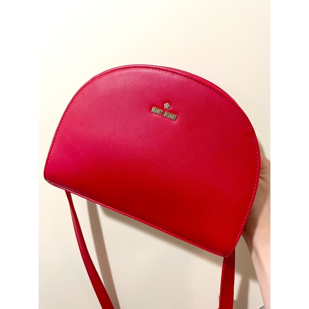 MARY QUANT(マリークワント)のMARY QWANT  ハーフムーンショルダーバッグ　赤 レディースのバッグ(ショルダーバッグ)の商品写真