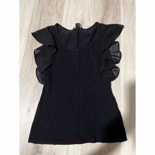 エイチアンドエム(H&M)のH&M 袖フリルトップス　カットソー　黒(カットソー(半袖/袖なし))