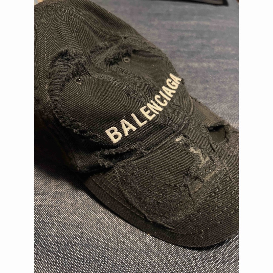 Balenciaga(バレンシアガ)のバレンシアガ　BALENCIAGA  キャップ　ダメージ メンズの帽子(キャップ)の商品写真